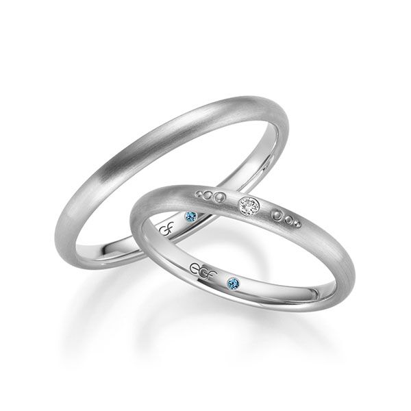 TR0589 model in fijn mat 2,5 mm brede Trouwringen set kopen bestaande uit een vrouw en mannen ring met of zonder diamanten steen