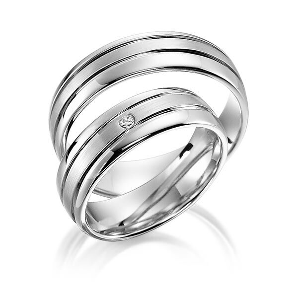 TR0558 model in mat glans 6 mm Trouwringen set kopen bestaande uit een vrouw en mannen ring met of zonder diamanten steen