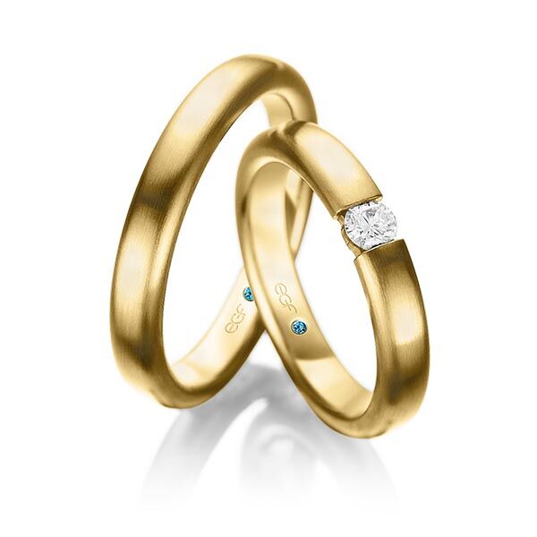 TR0701 model in geel fijn mat 4 mm gladde Trouwringen geelgoud set kopen bestaande uit een vrouw en mannen ring met of zonder diamanten steen