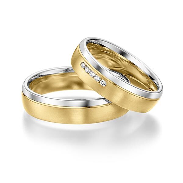 TR0540 model in geel met wit mat glans 5 mm Trouwringen set kopen bestaande uit een vrouw en mannen ring met of zonder diamanten steen