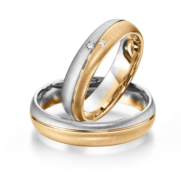 TR0559 model in rosé en wit overdwars mat 5 mm Trouwringen set kopen bestaande uit een vrouw en mannen ring met of zonder diamanten steen