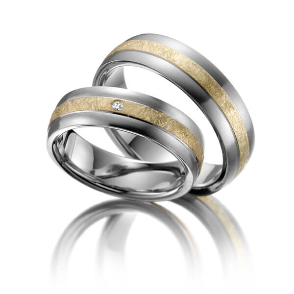 TR0561 model in grijs met ijs mat geel 6 mm Trouwringen set kopen bestaande uit een vrouw en mannen ring met of zonder diamanten steen