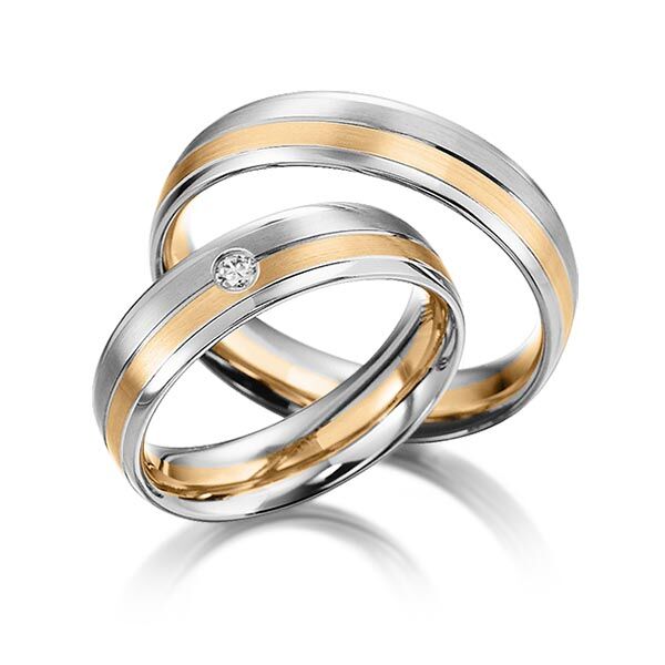 TR0570 model in rosé en wit glans mat 5,5 mm Trouwringen set kopen bestaande uit een vrouw en mannen ring met of zonder diamanten steen