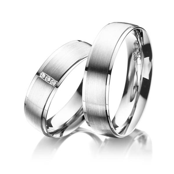 TR0713 model in glans en mat wit 6 mm Trouwringen set kopen bestaande uit een vrouw en mannen ring met of zonder diamanten steen