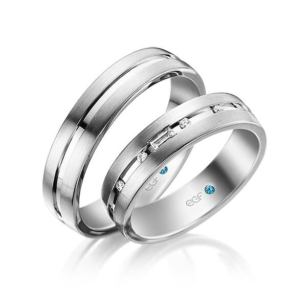 TR0722 model wit mat en glans 5 mm Trouwringen set kopen bestaande uit een vrouw en mannen ring met of zonder diamanten steen