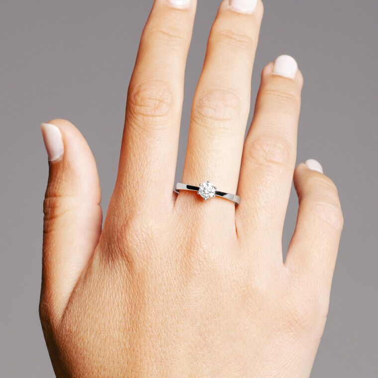 plv0051e aan hand wit