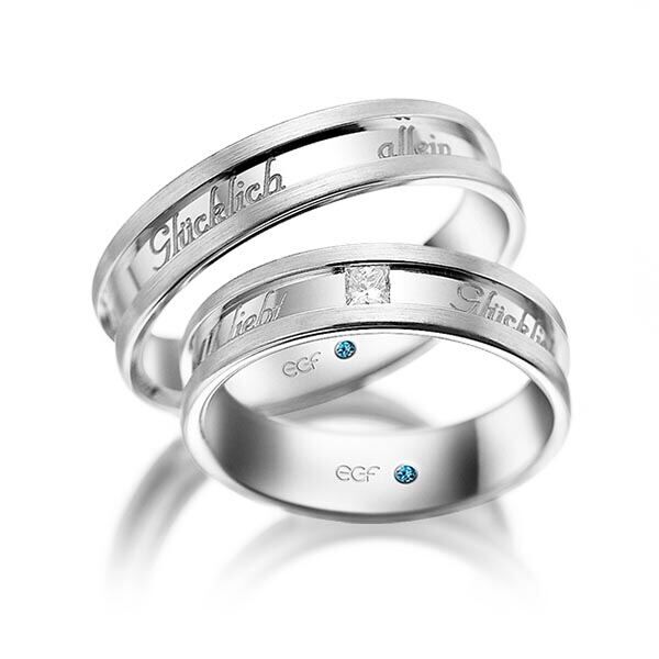 TR0698 model mat en glans wit 5,5 mm Trouwringen set kopen bestaande uit een vrouw en mannen ring met of zonder diamanten steen