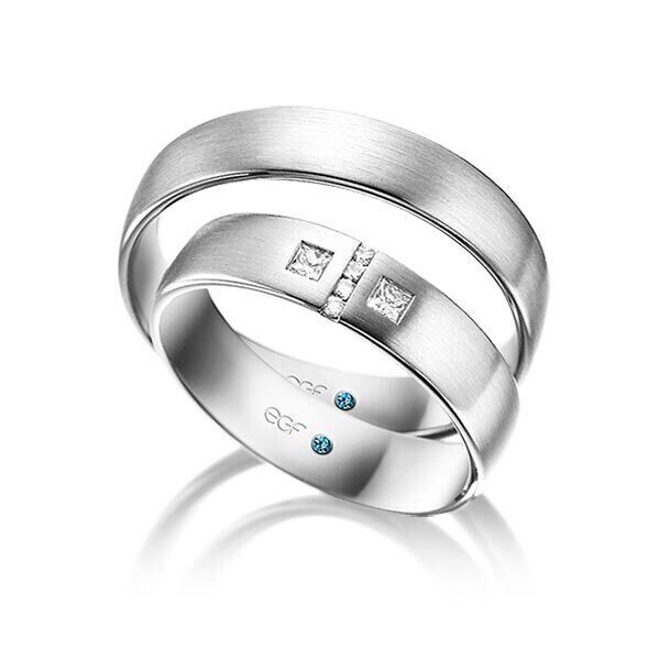 TR0767 model in wit fijn mat 5 mm Trouwringen set kopen bestaande uit een vrouw en mannen ring met of zonder diamanten steen