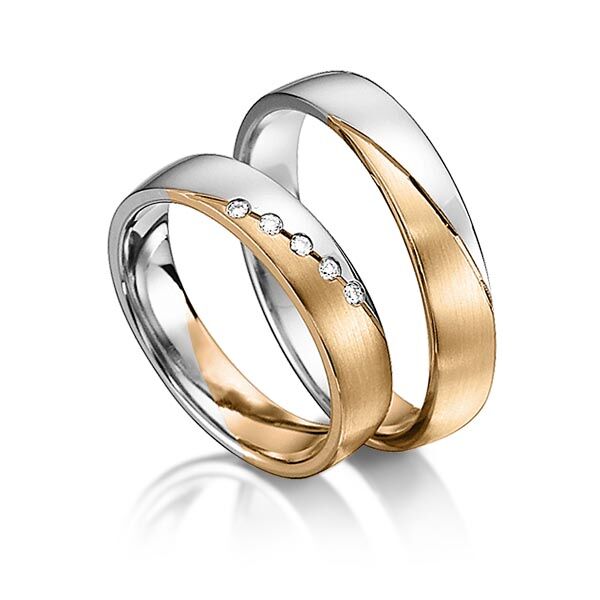 TR0520 model in rosé en wit mat glans 4,5 mm Trouwringen set kopen bestaande uit een vrouw en mannen ring met of zonder diamanten steen