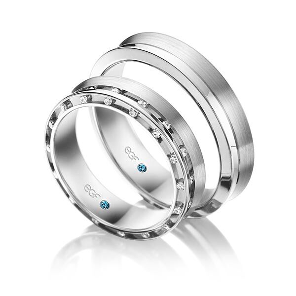 TR0670 model in wit mat glans 5,5 mm Trouwringen set kopen bestaande uit een vrouw en mannen ring met of zonder diamanten steen