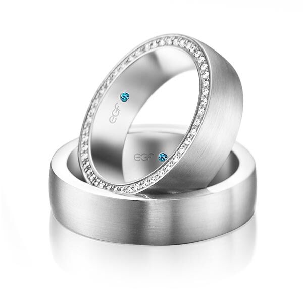 TR0725 model in wit fijn mat 6 mm Trouwringen set kopen bestaande uit een vrouw en mannen ring met of zonder diamanten steen