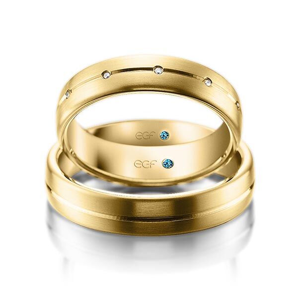 TR0803 model in fijn mat geel 5 mm Trouwringen geelgoud set kopen bestaande uit een vrouw en mannen ring met of zonder diamanten steen