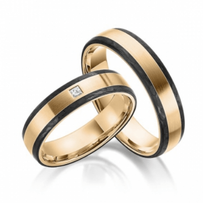 TR0487 model mat rosé goud met carbon 5 mm Trouwringen set kopen bestaande uit een vrouw en mannen ring met of zonder diamanten steen