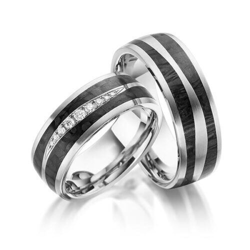 TR0500 model in grijs zwart 7,5 mm carbon Trouwringen set kopen bestaande uit een vrouw en mannen ring met of zonder diamanten steen
