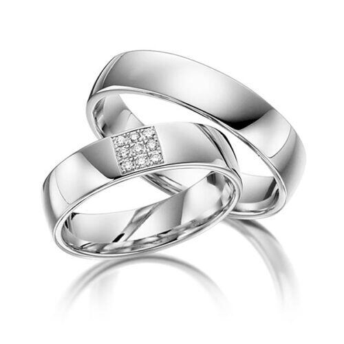 TR0501 model in wit glans 4,5 mm Trouwringen set kopen bestaande uit een vrouw en mannen ring met of zonder diamanten steen