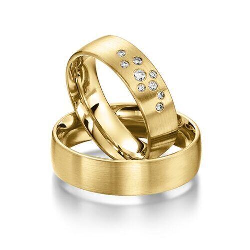 TR0531 model in geel fijn mat 6 mm Trouwringen geelgoud set kopen bestaande uit een vrouw en mannen ring met of zonder diamanten steen