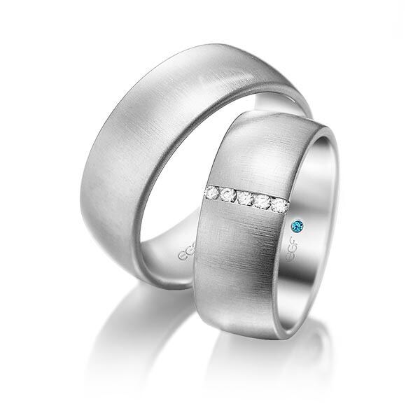 TR0675 model in overdwars mat wit 8 mm Trouwringen set kopen bestaande uit een vrouw en mannen ring met of zonder diamanten steen