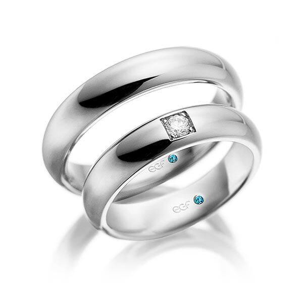 TR0694 model bol glans wit 5 mm Trouwringen set kopen bestaande uit een vrouw en mannen ring met of zonder diamanten steen