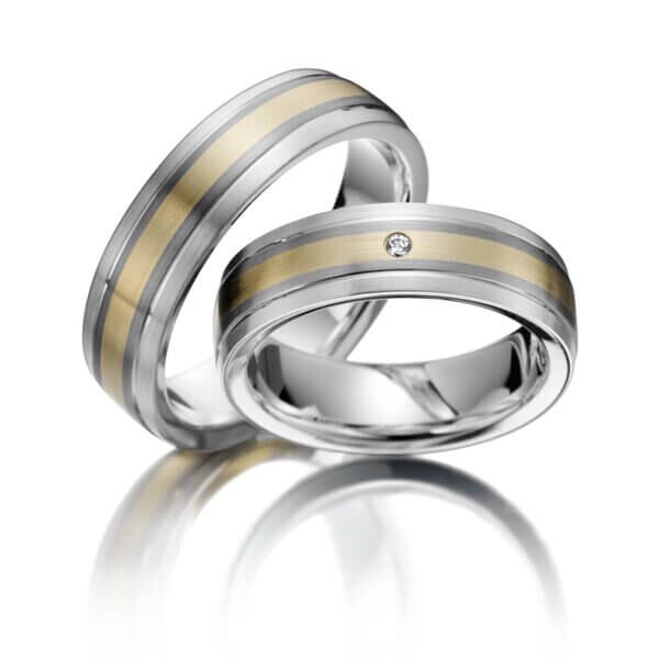 TR0498 model in wit met grijs en geel mat 6 mm Trouwringen set kopen bestaande uit een vrouw en mannen ring met of zonder diamanten steen
