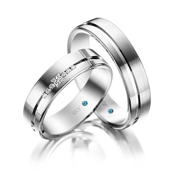 TR0687 model in mat en glans wit 5,5 mm Trouwringen set kopen bestaande uit een vrouw en mannen ring met of zonder diamanten steen