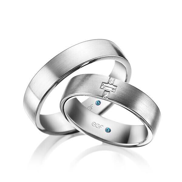 TR0758 model glad in fijn mat 5 mm Trouwringen set kopen bestaande uit een vrouw en mannen ring met of zonder diamanten steen