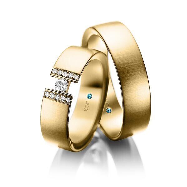 TR0808 model in overdwars mat geel 6,5 mm Trouwringen geelgoud set kopen bestaande uit een vrouw en mannen ring met of zonder diamanten steen