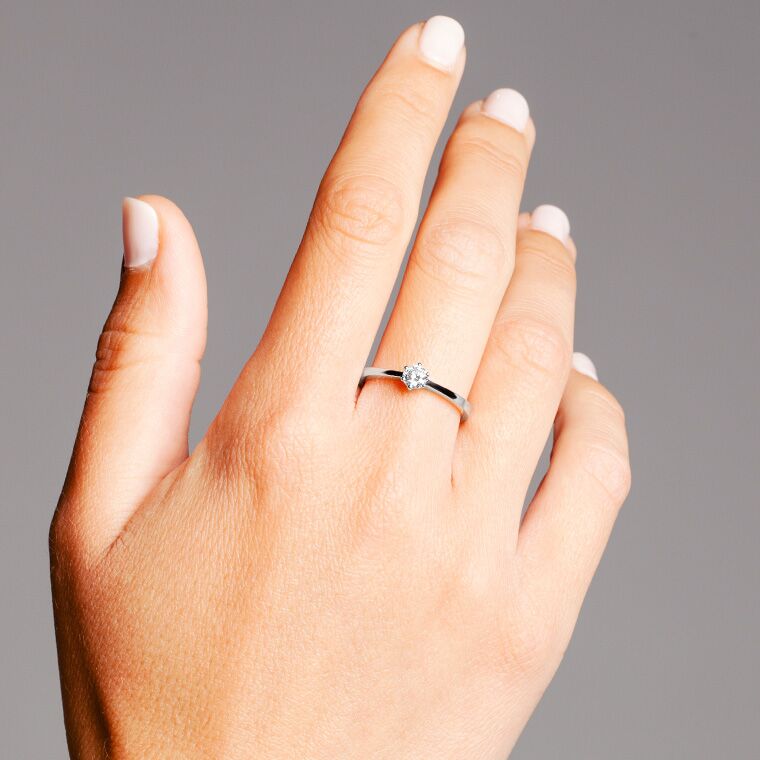 wgv0048e14 aan hand wit