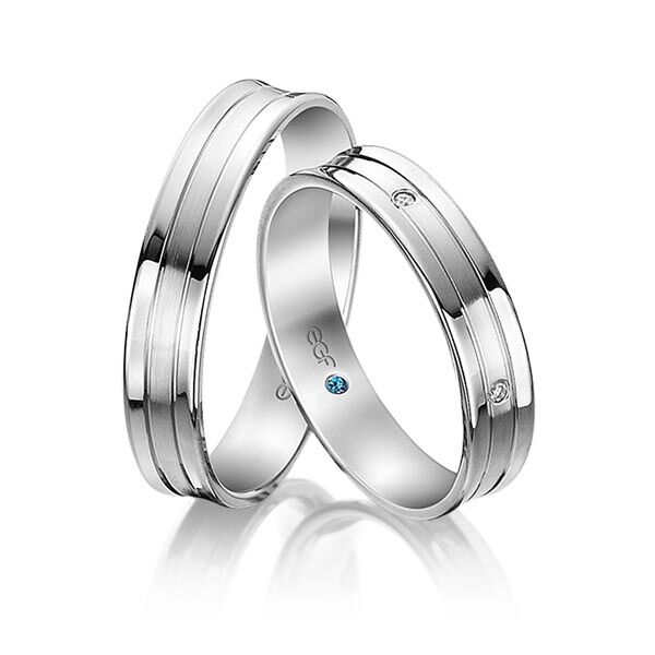 TR0796 model in glans en mat wit 4,5 mm Trouwringen set kopen bestaande uit een vrouw en mannen ring met of zonder diamanten steen