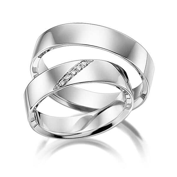TR0502 model in glanzend wit 4,5 mm Trouwringen set kopen bestaande uit een vrouw en mannen ring met of zonder diamanten steen