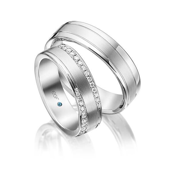 TR0716 model in glans en mat wit 6 mm Trouwringen set kopen bestaande uit een vrouw en mannen ring met of zonder diamanten steen